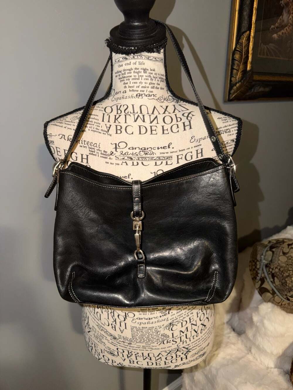 Vintage Coach Hampton Leather Shoulder Bag with Clip Closure